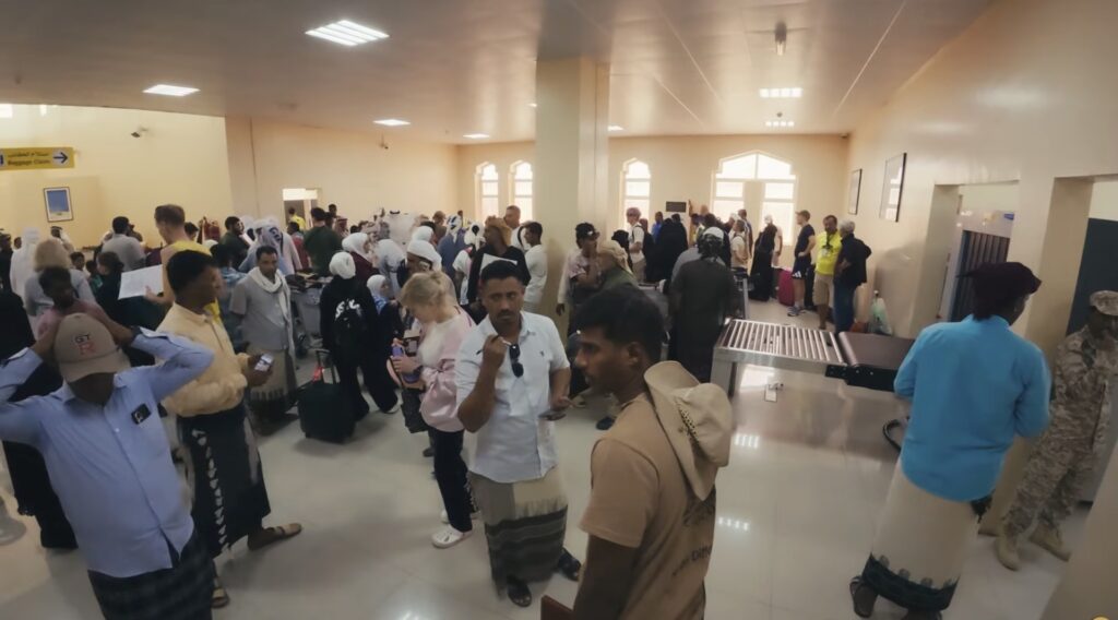 persoane-blocate-pe-insula-Socotra