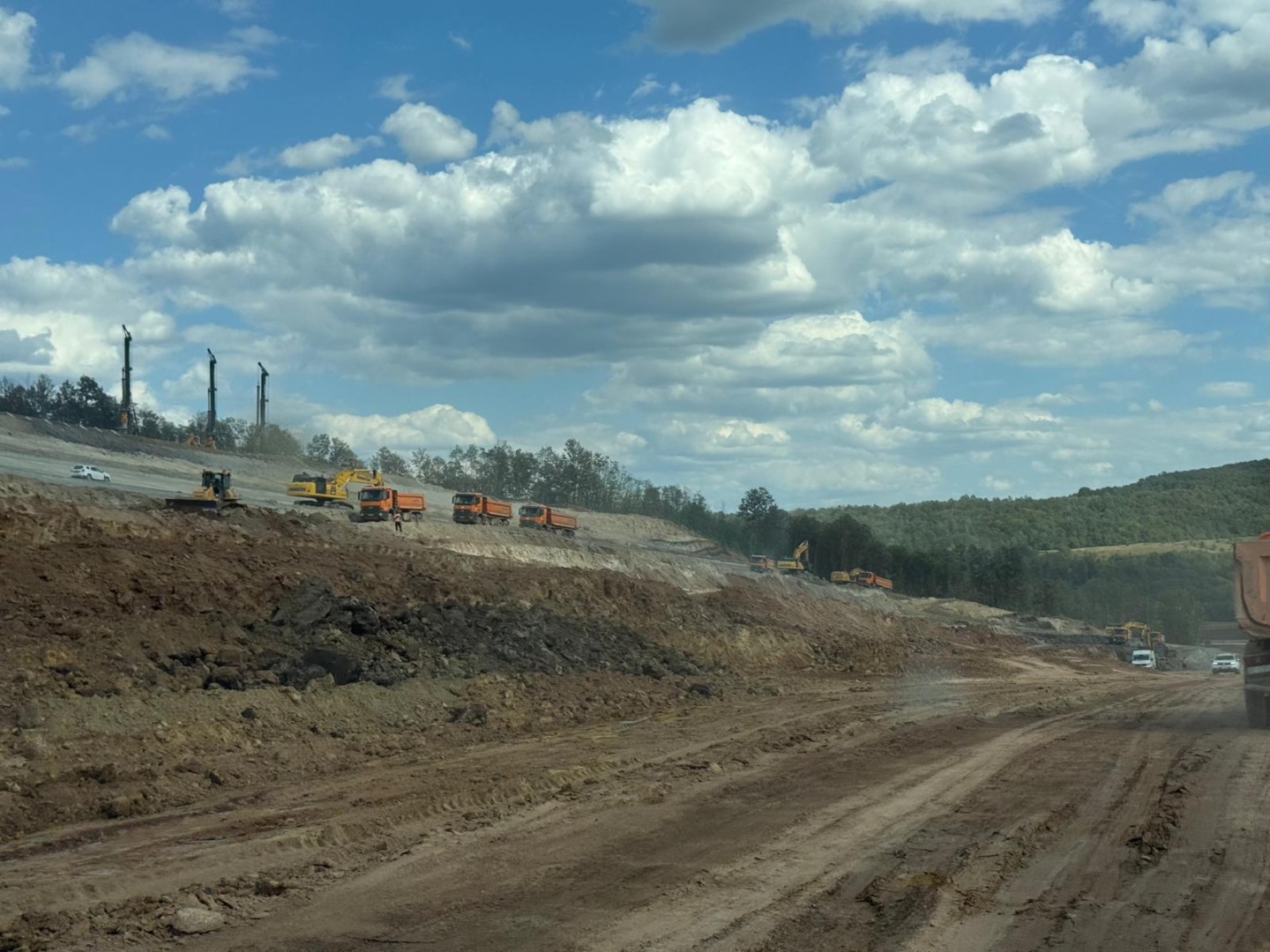șantierul secțiunii Suplacu de Barcău – Chiribiș, parte a autostrăzii Transilvania (A3) - august 2025
