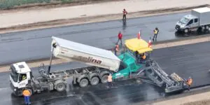 Autostrada Transilvania. Lucrări de asfaltare pe șantierul lotului Chiribiș – Biharia decembrie 2025